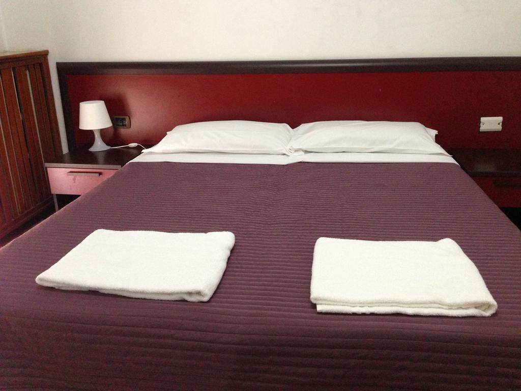 Villamelchiorre 1 Mailand Zimmer foto